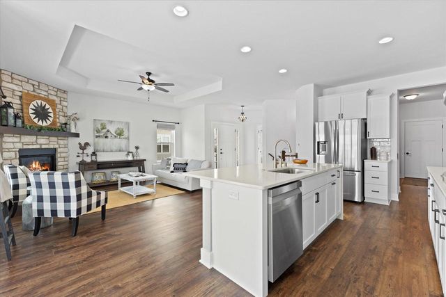 W252N6642 Aspen LANE, Sussex, WI 53089