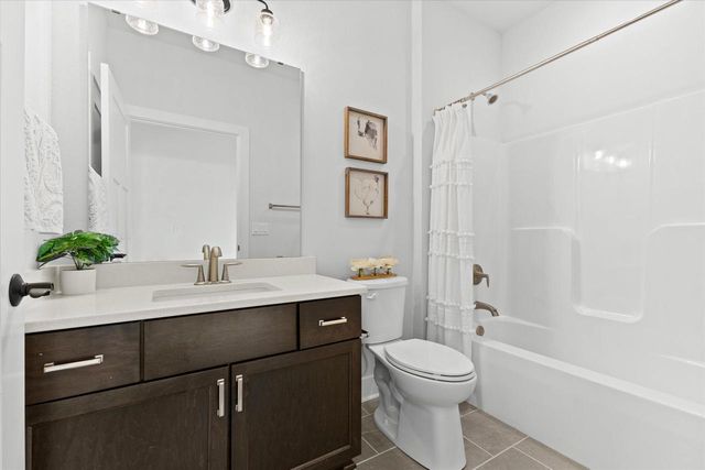 W252N6642 Aspen LANE, Sussex, WI 53089