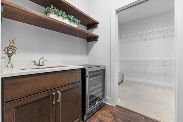 W252N6642 Aspen LANE, Sussex, WI 53089