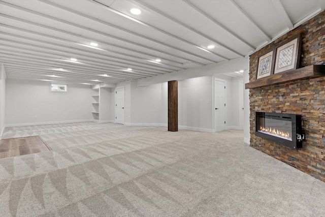 W252N6642 Aspen LANE, Sussex, WI 53089