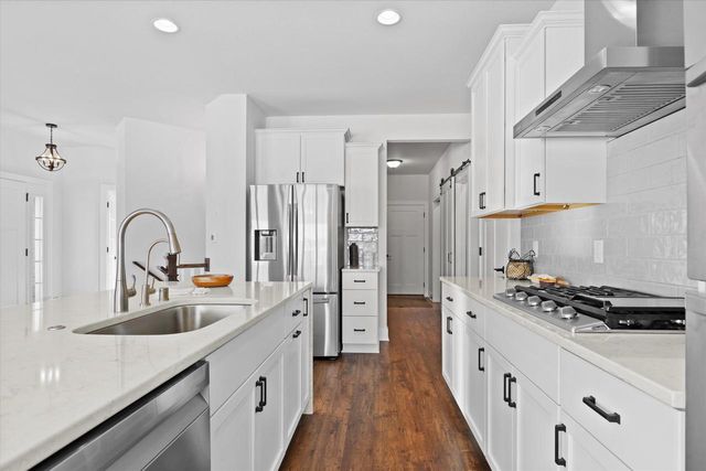 W252N6642 Aspen LANE, Sussex, WI 53089