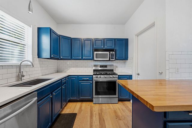 2720 Oak Springs DR, Austin, TX 78702
