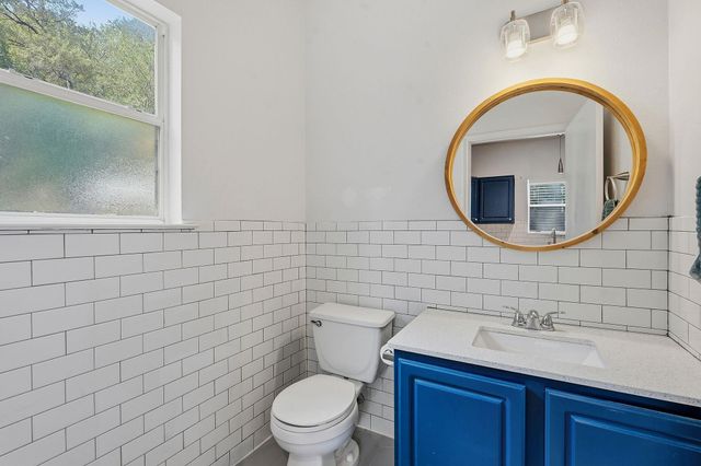 2720 Oak Springs DR, Austin, TX 78702