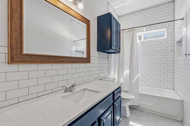 2720 Oak Springs DR, Austin, TX 78702