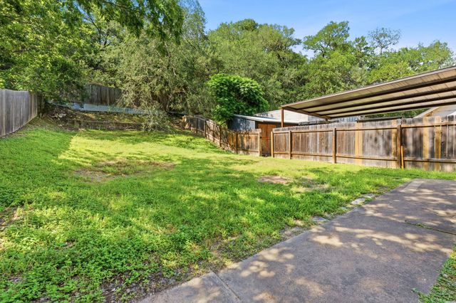 2720 Oak Springs DR, Austin, TX 78702