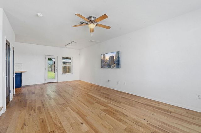 2720 Oak Springs DR, Austin, TX 78702