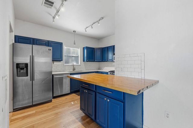 2720 Oak Springs DR, Austin, TX 78702