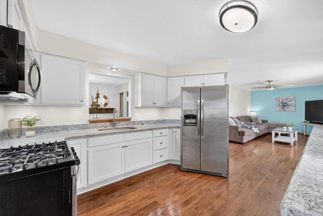 7004 60th AVENUE, Kenosha, WI 53142