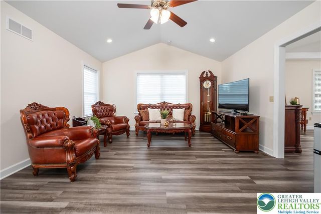 3350 North Bay Hill Drive, Upper Saucon Twp, PA 18034
