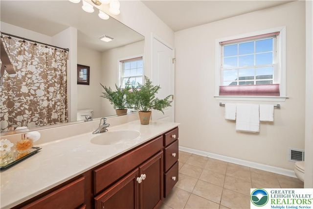 3350 North Bay Hill Drive, Upper Saucon Twp, PA 18034