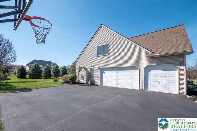3350 North Bay Hill Drive, Upper Saucon Twp, PA 18034