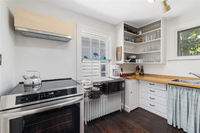 10 Casey Court, Newport, RI 02840