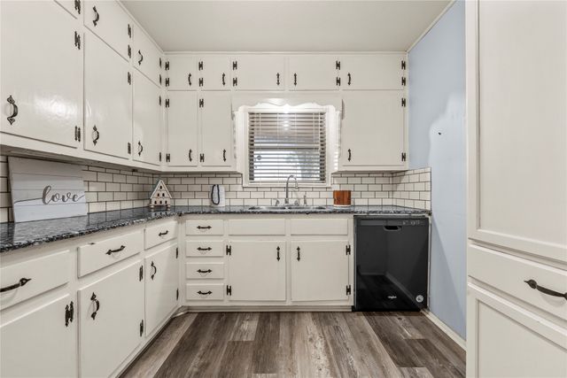 901 N Main Street, West, TX 76691