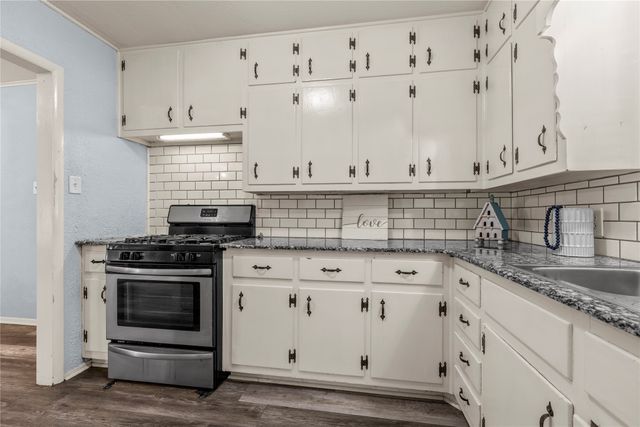 901 N Main Street, West, TX 76691