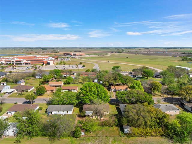 901 N Main Street, West, TX 76691