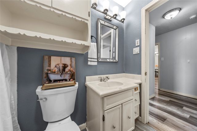 901 N Main Street, West, TX 76691