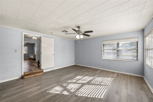 901 N Main Street, West, TX 76691