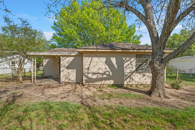 901 N Main Street, West, TX 76691