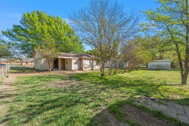 901 N Main Street, West, TX 76691