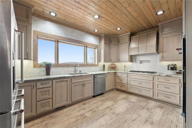 655 Mountainside Drive, Cleveland, GA 30528