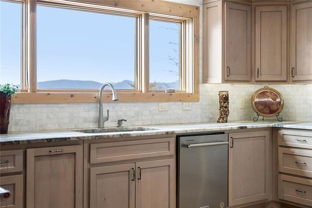 655 Mountainside Drive, Cleveland, GA 30528