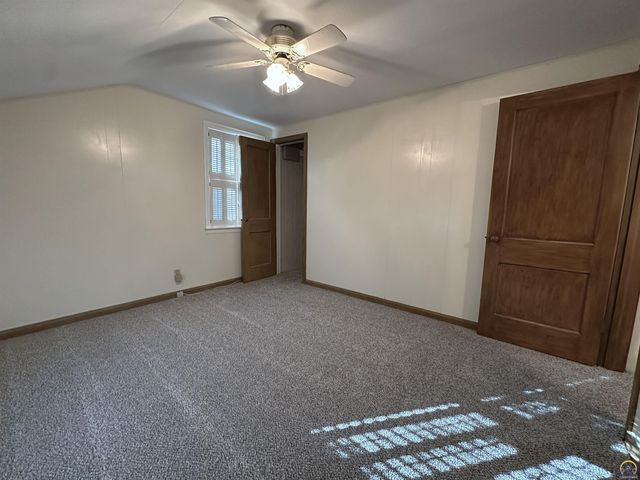 4201 SW Stratford RD, Topeka, KS 66604