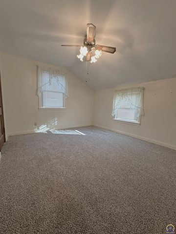 4201 SW Stratford RD, Topeka, KS 66604