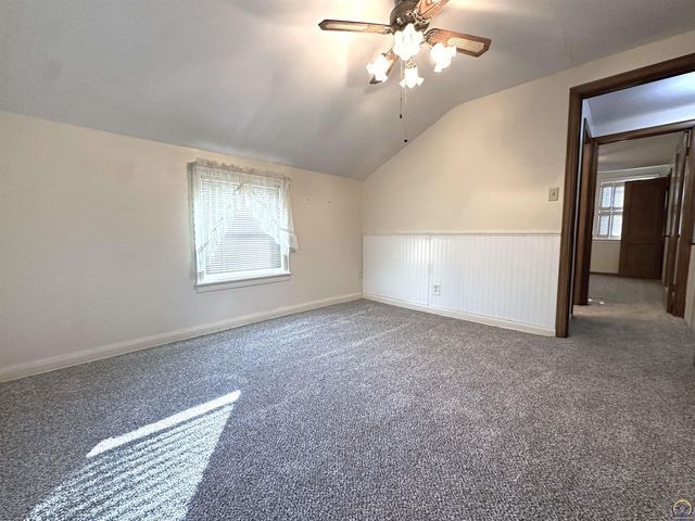 4201 SW Stratford RD, Topeka, KS 66604