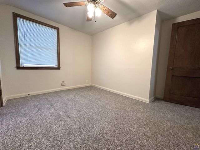 4201 SW Stratford RD, Topeka, KS 66604