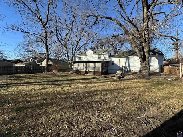 4201 SW Stratford RD, Topeka, KS 66604