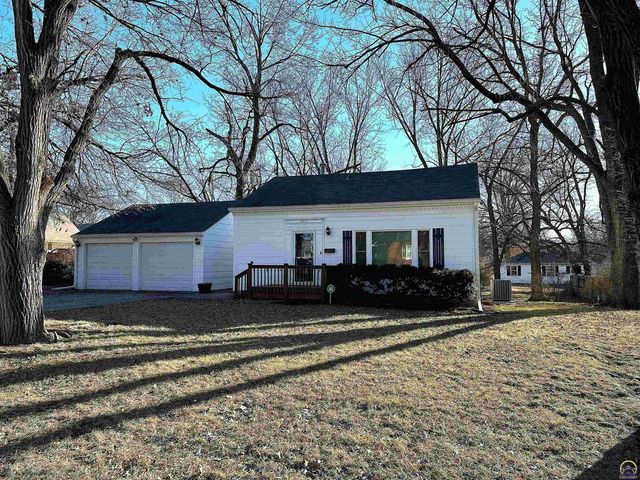 4201 SW Stratford RD, Topeka, KS 66604