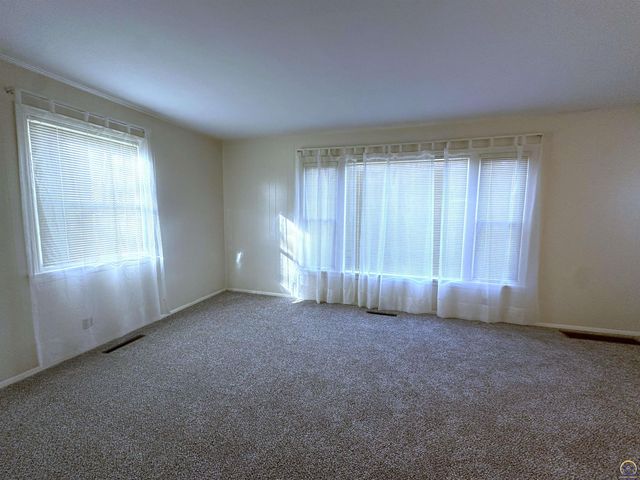 4201 SW Stratford RD, Topeka, KS 66604