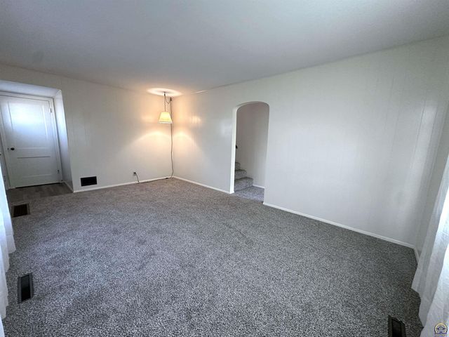 4201 SW Stratford RD, Topeka, KS 66604