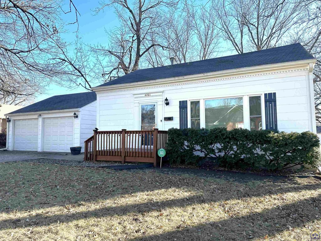 4201 SW Stratford RD, Topeka, KS 66604