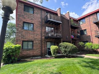 1785 W Algonquin Road 2A, Mount Prospect, IL 60056
