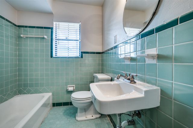 851 Peavy Road, Dallas, TX 75218