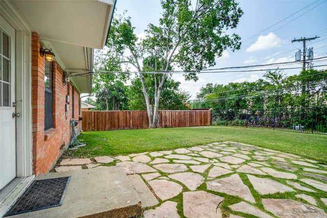 851 Peavy Road, Dallas, TX 75218