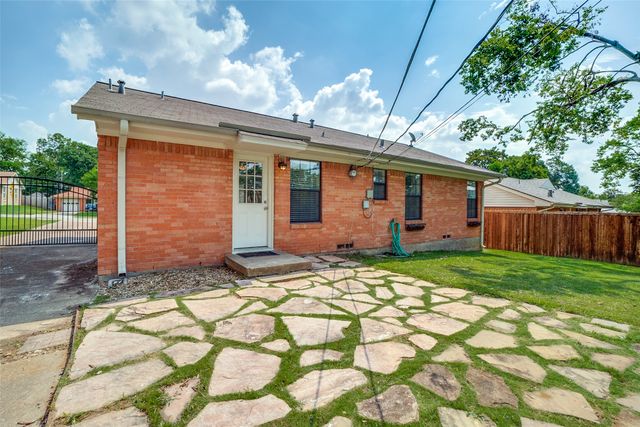 851 Peavy Road, Dallas, TX 75218