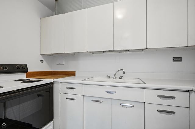 340 W Diversey Parkway 415, Chicago, IL 60657