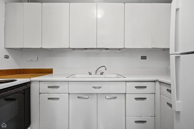340 W Diversey Parkway 415, Chicago, IL 60657