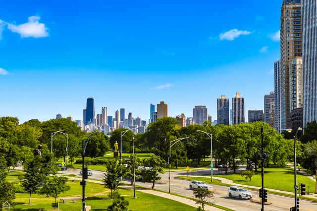340 W Diversey Parkway 415, Chicago, IL 60657