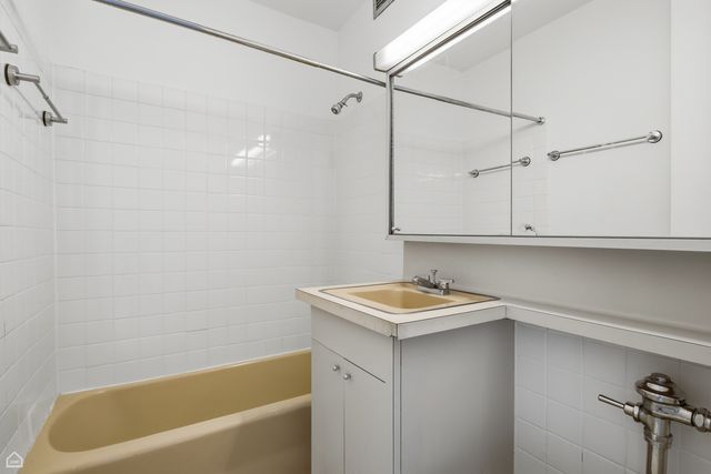 340 W Diversey Parkway 415, Chicago, IL 60657