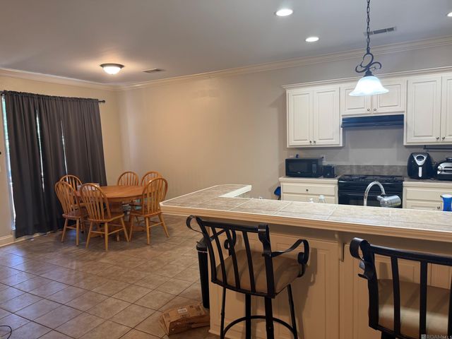 5257 Eastbay Dr, Baton Rouge, LA 70820
