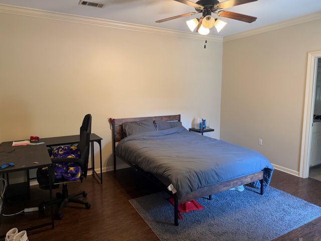 5257 Eastbay Dr, Baton Rouge, LA 70820