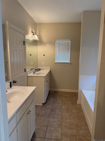 5257 Eastbay Dr, Baton Rouge, LA 70820