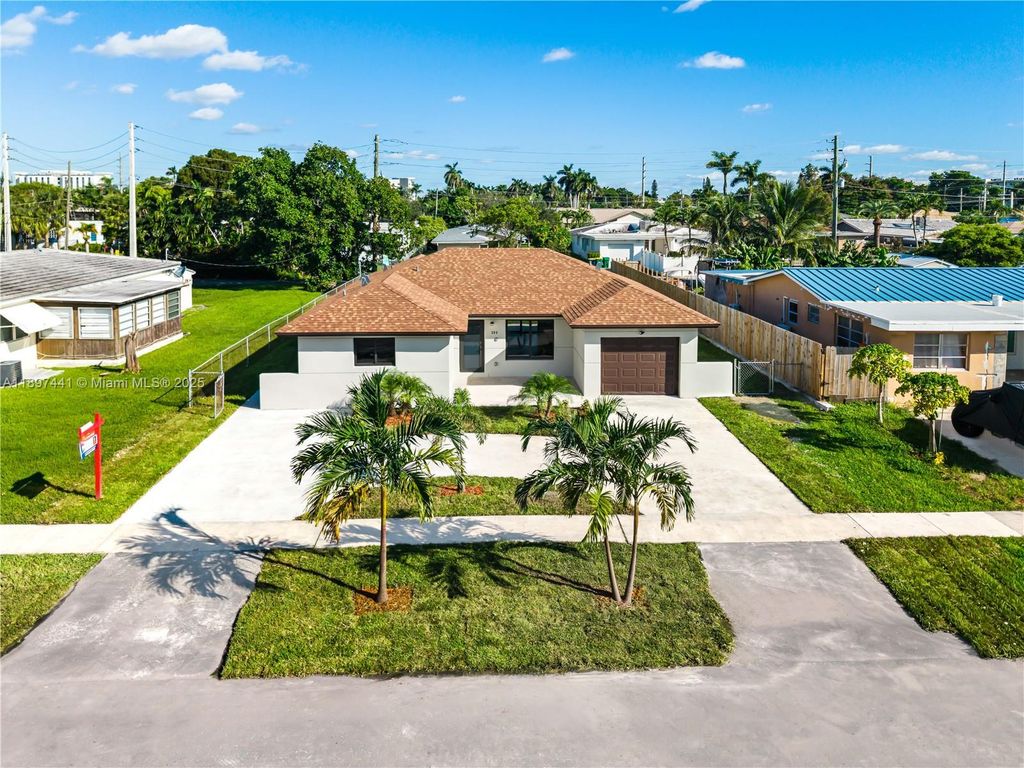 205 SE 3rd St, Dania Beach, FL 33004