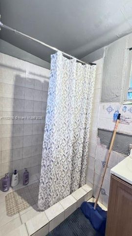 3135 NW 86th St, Miami, FL 33147