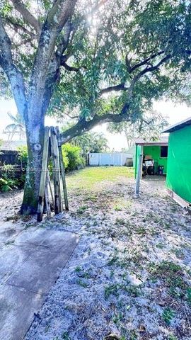 3135 NW 86th St, Miami, FL 33147