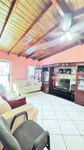 3135 NW 86th St, Miami, FL 33147