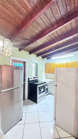 3135 NW 86th St, Miami, FL 33147